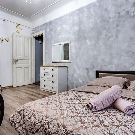 Apartment Near Circus Lviv Exterior photo